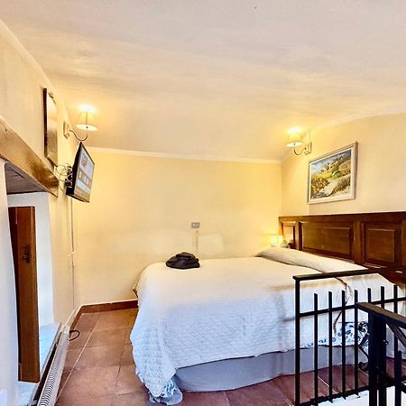 Red House Apartment Губио Екстериор снимка