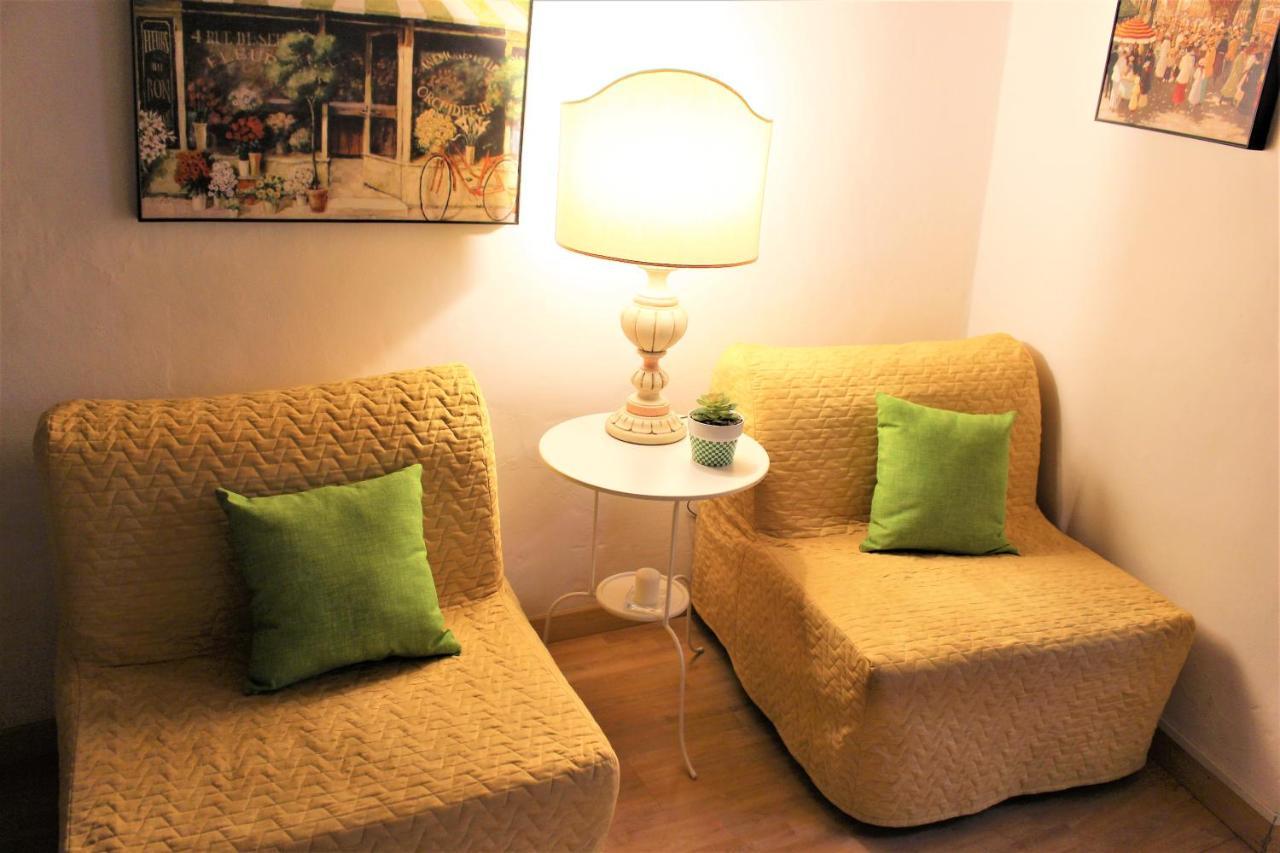 Red House Apartment Губио Екстериор снимка