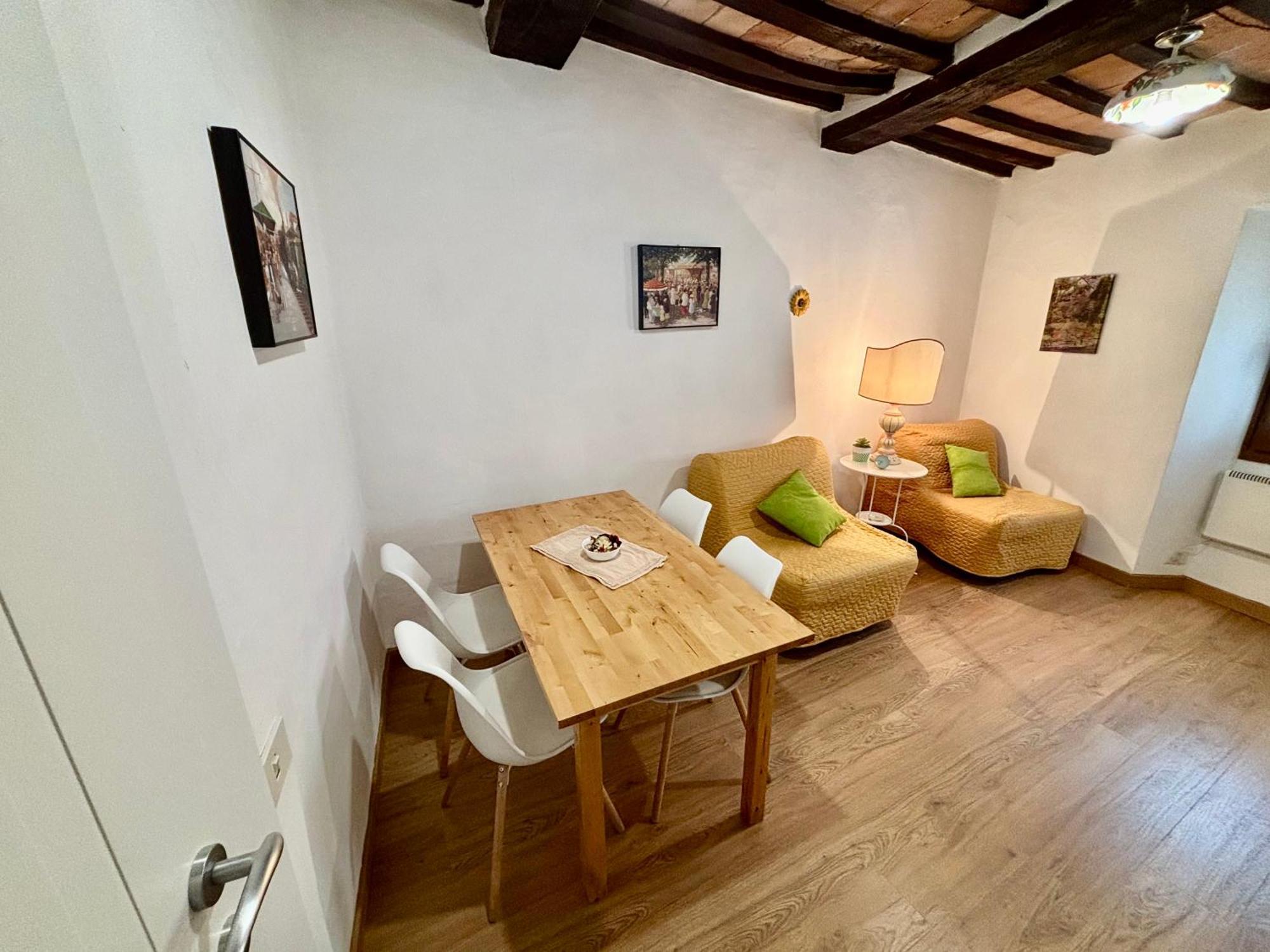 Red House Apartment Губио Екстериор снимка
