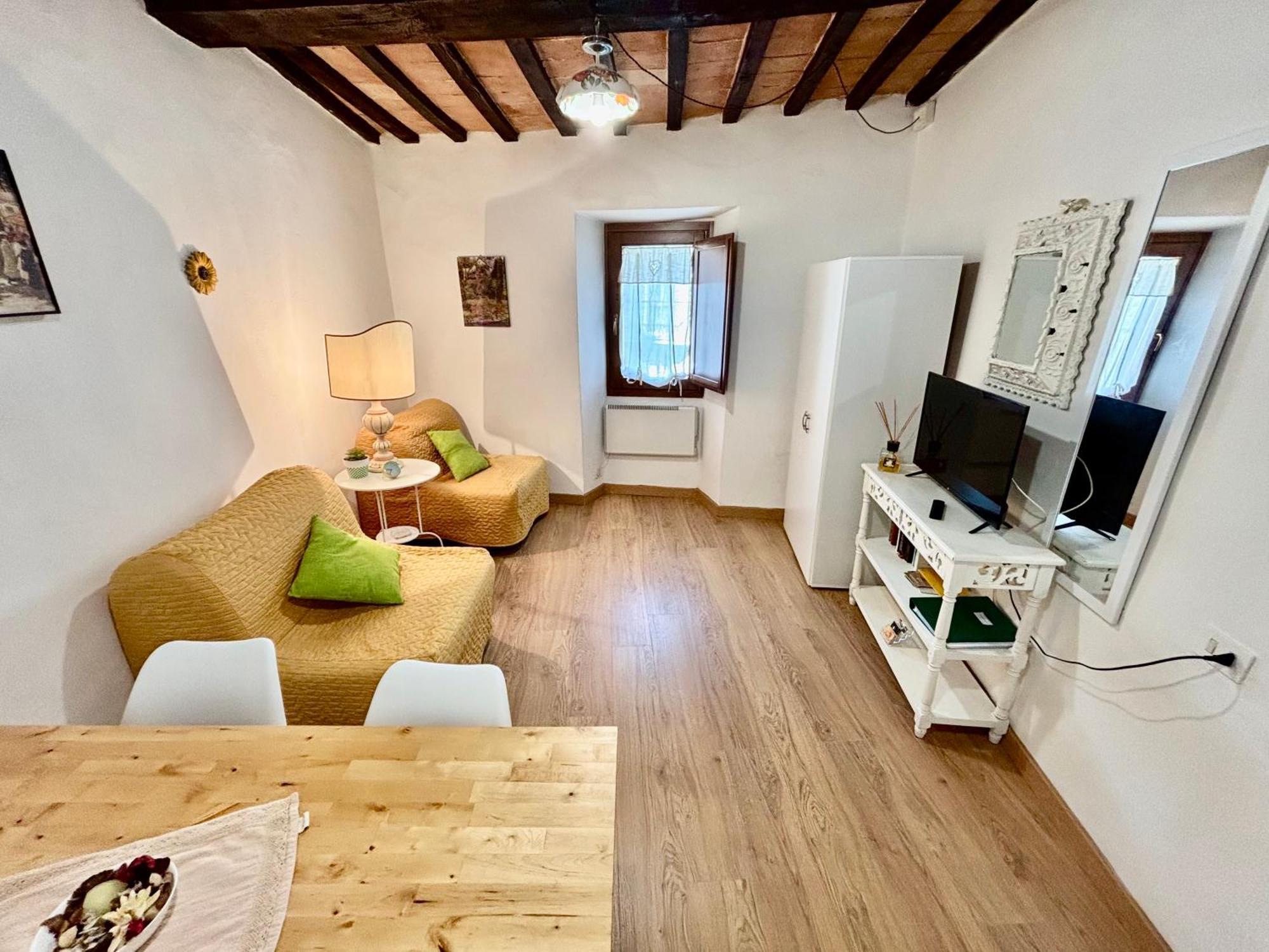 Red House Apartment Губио Екстериор снимка