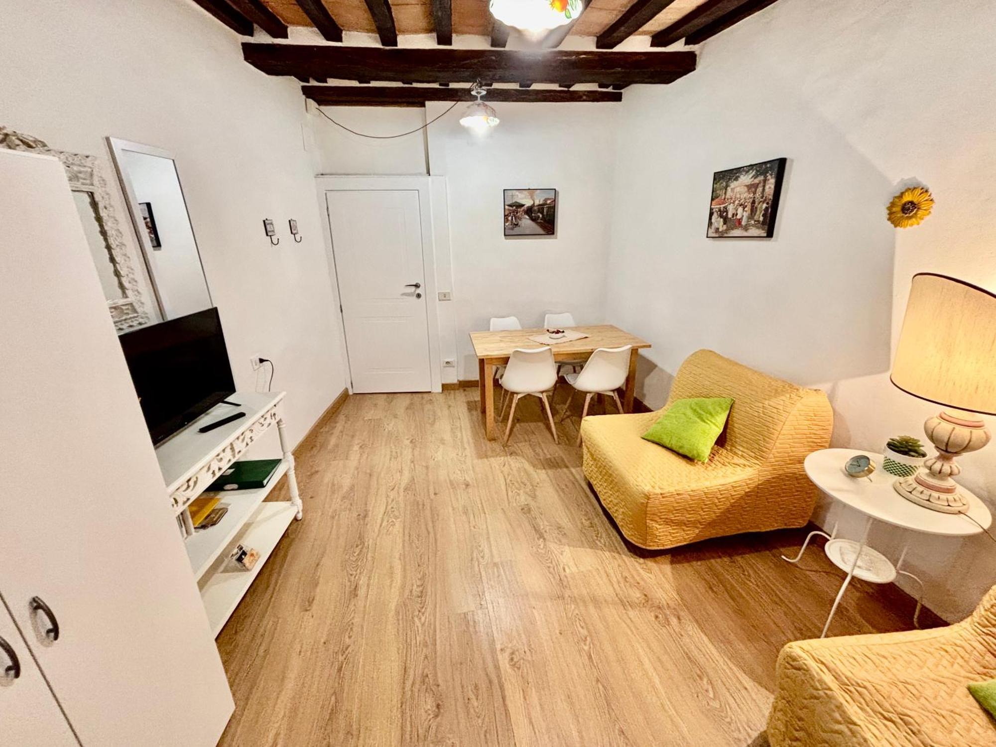 Red House Apartment Губио Екстериор снимка