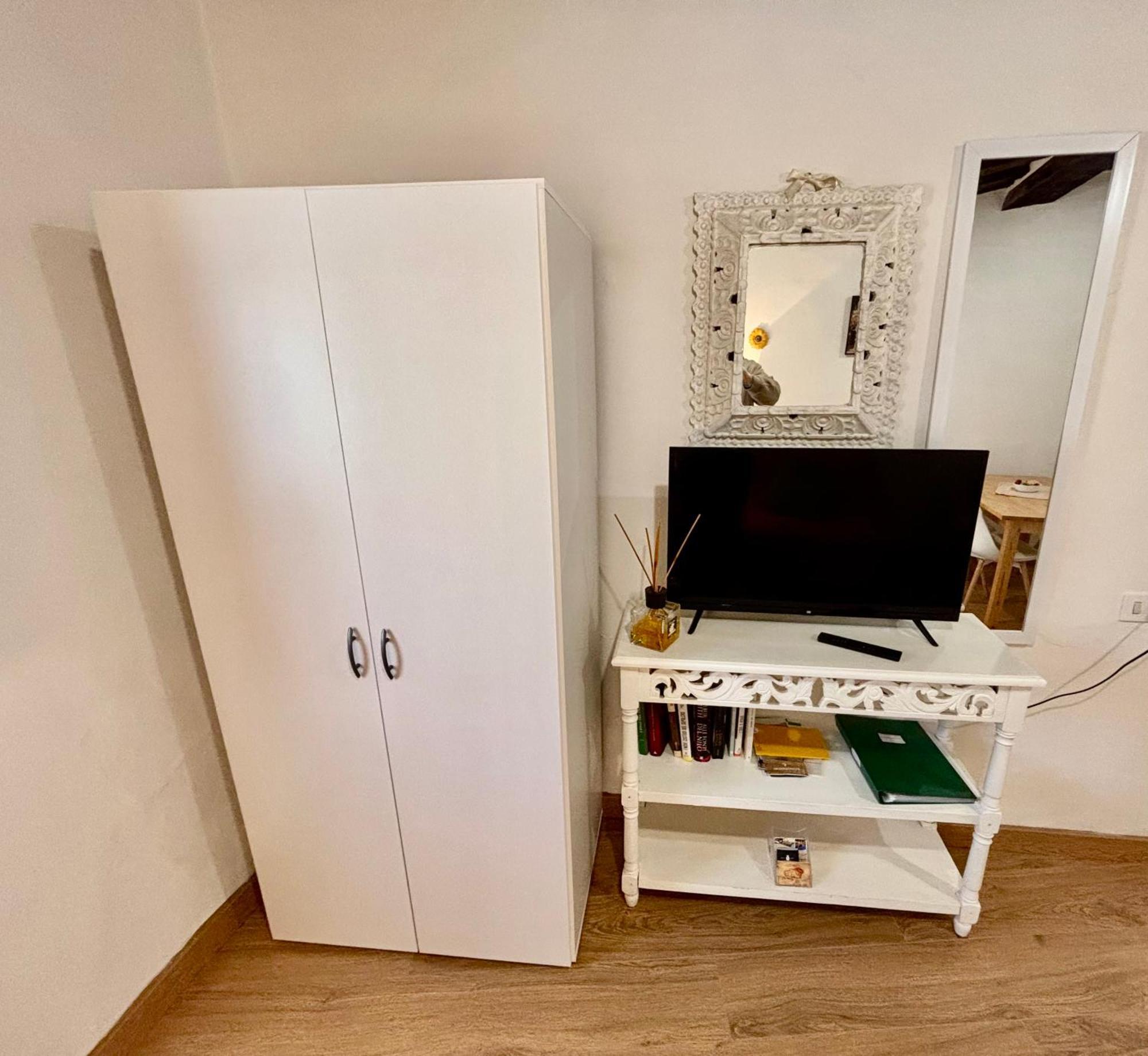 Red House Apartment Губио Екстериор снимка