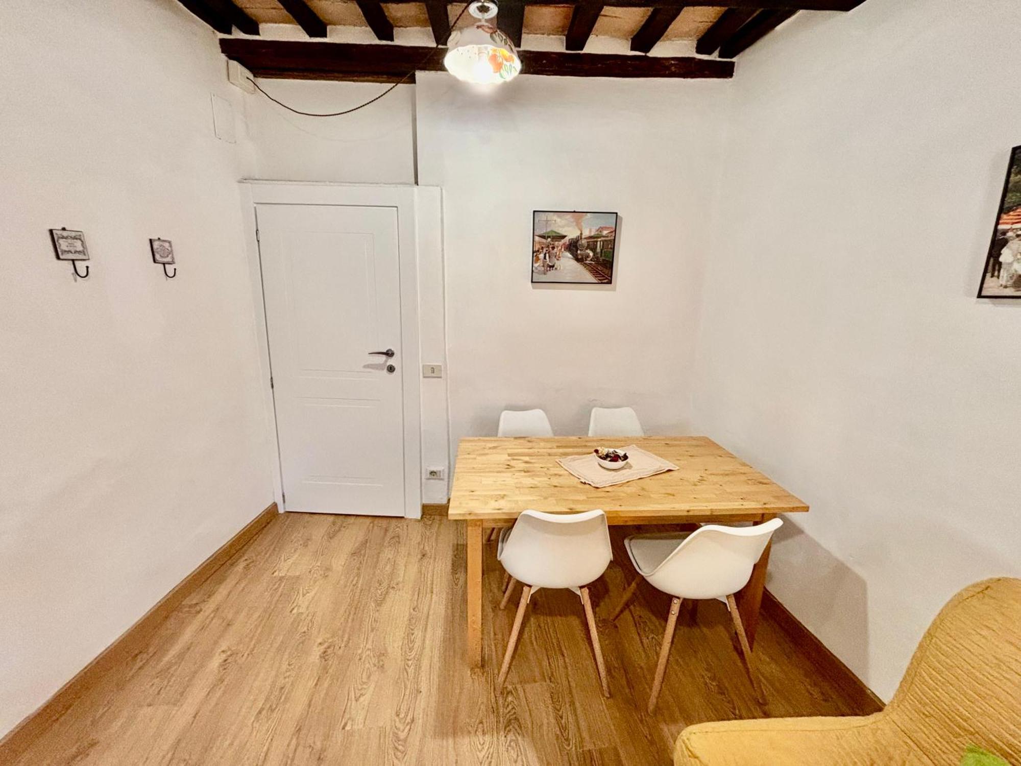 Red House Apartment Губио Екстериор снимка