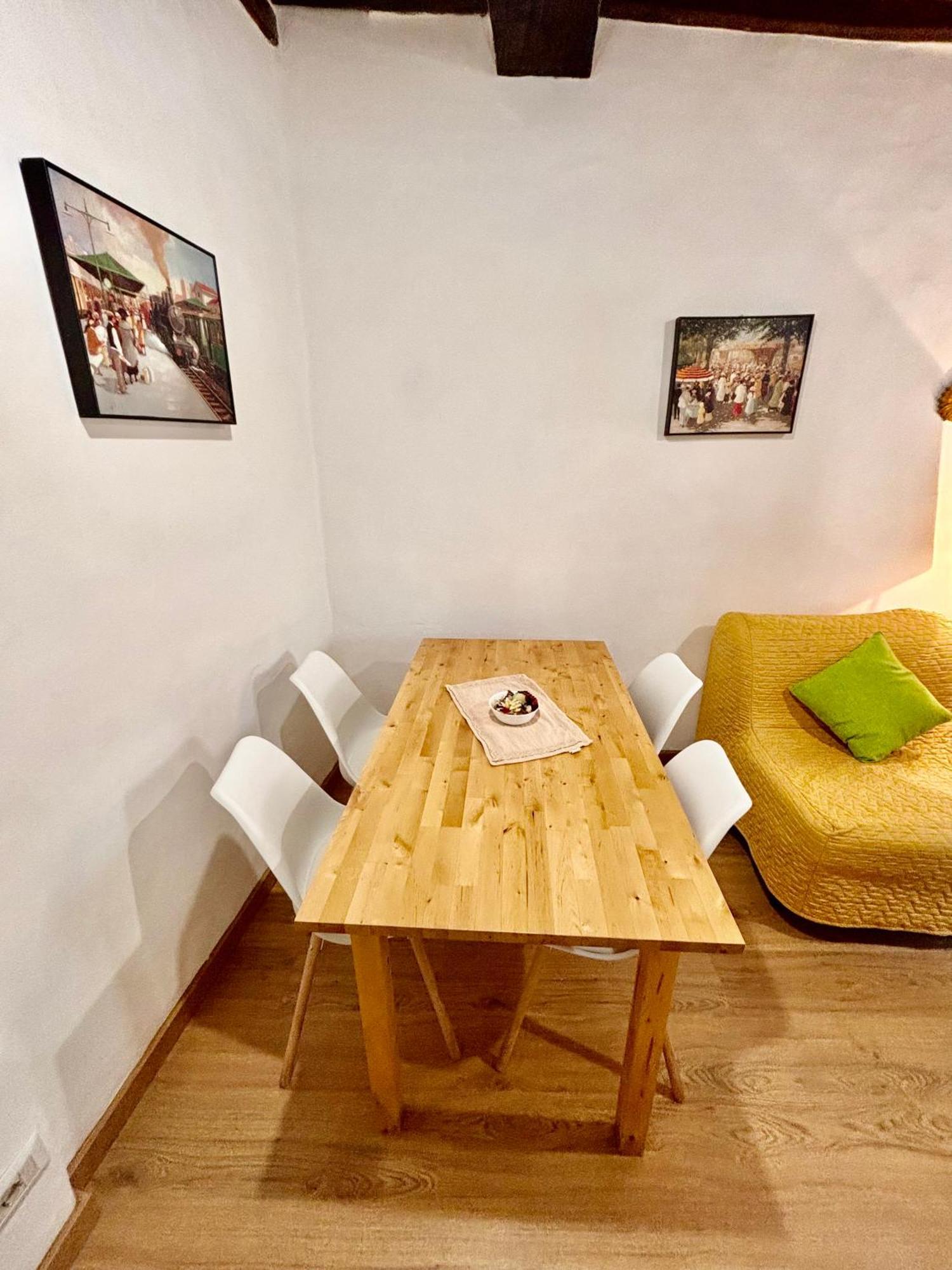 Red House Apartment Губио Екстериор снимка