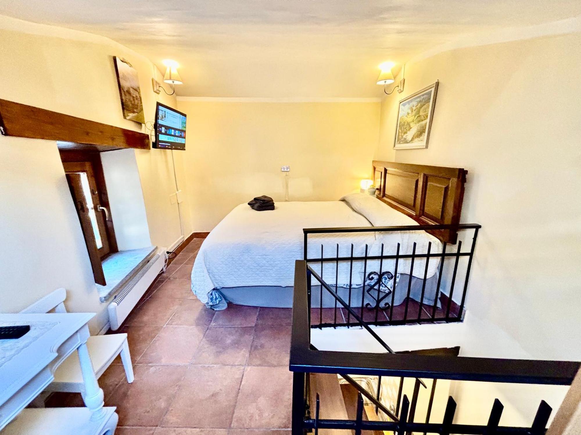 Red House Apartment Губио Екстериор снимка