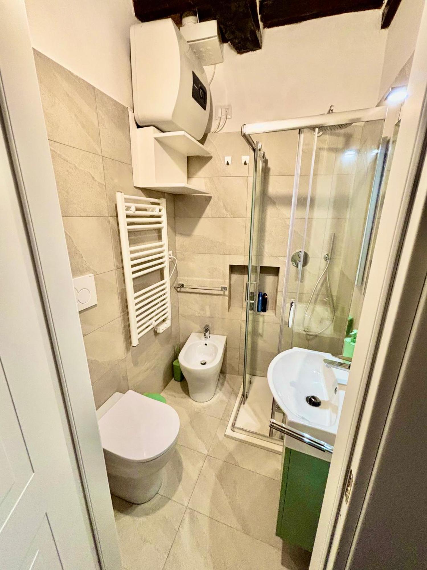 Red House Apartment Губио Екстериор снимка
