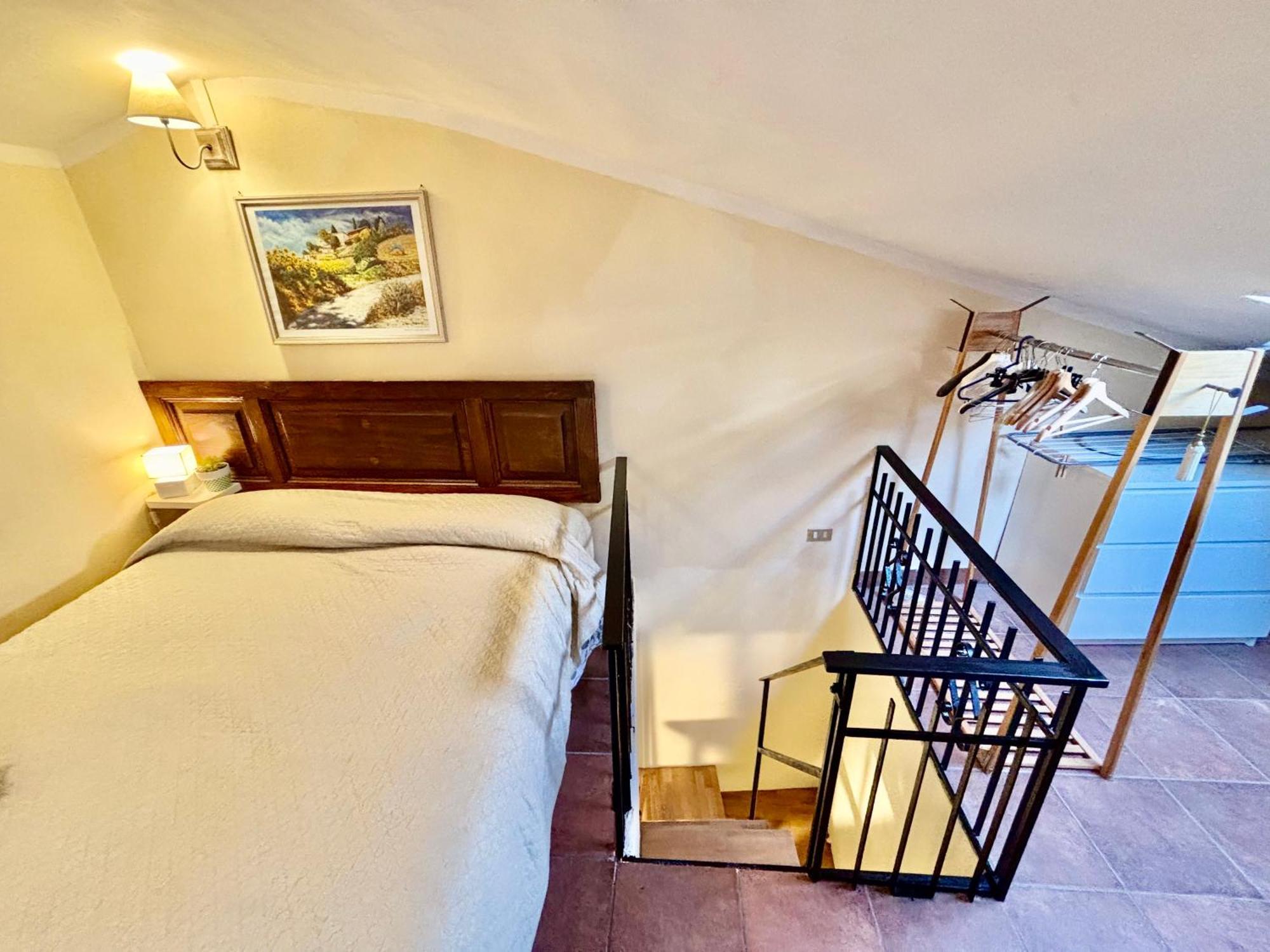 Red House Apartment Губио Екстериор снимка
