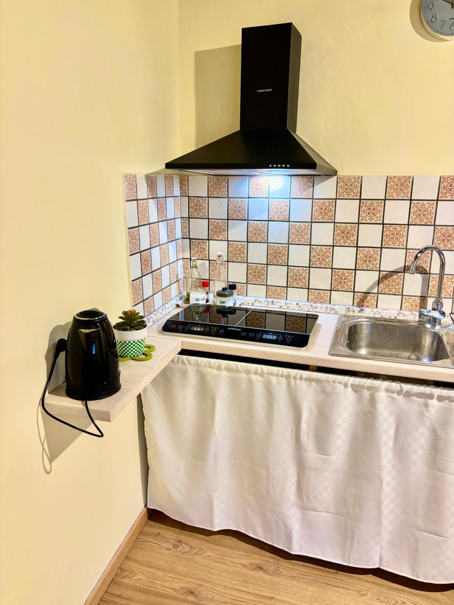Red House Apartment Губио Екстериор снимка