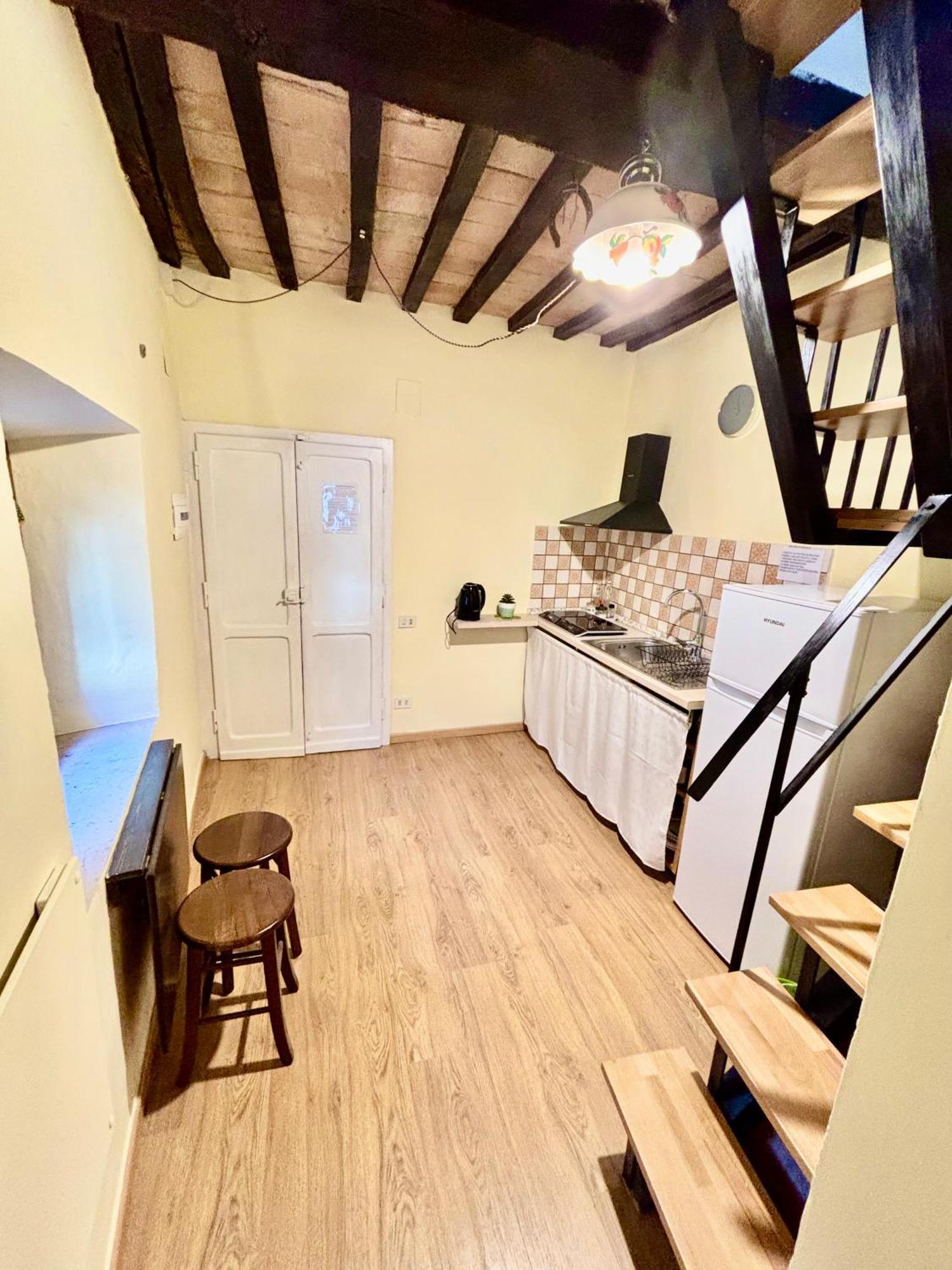 Red House Apartment Губио Екстериор снимка