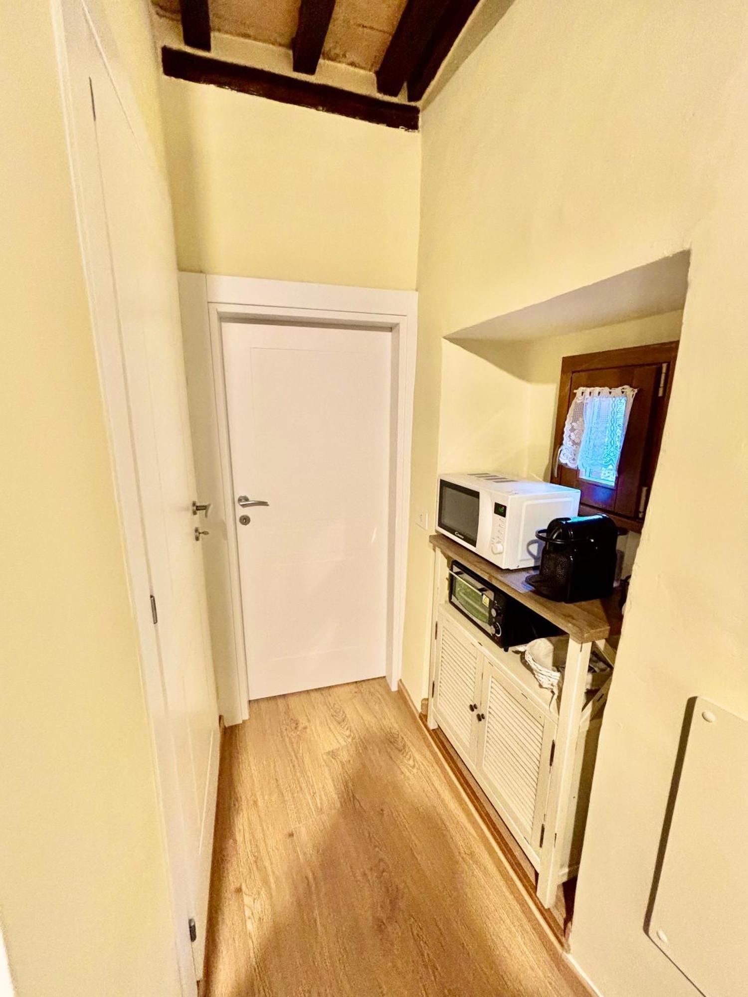 Red House Apartment Губио Екстериор снимка