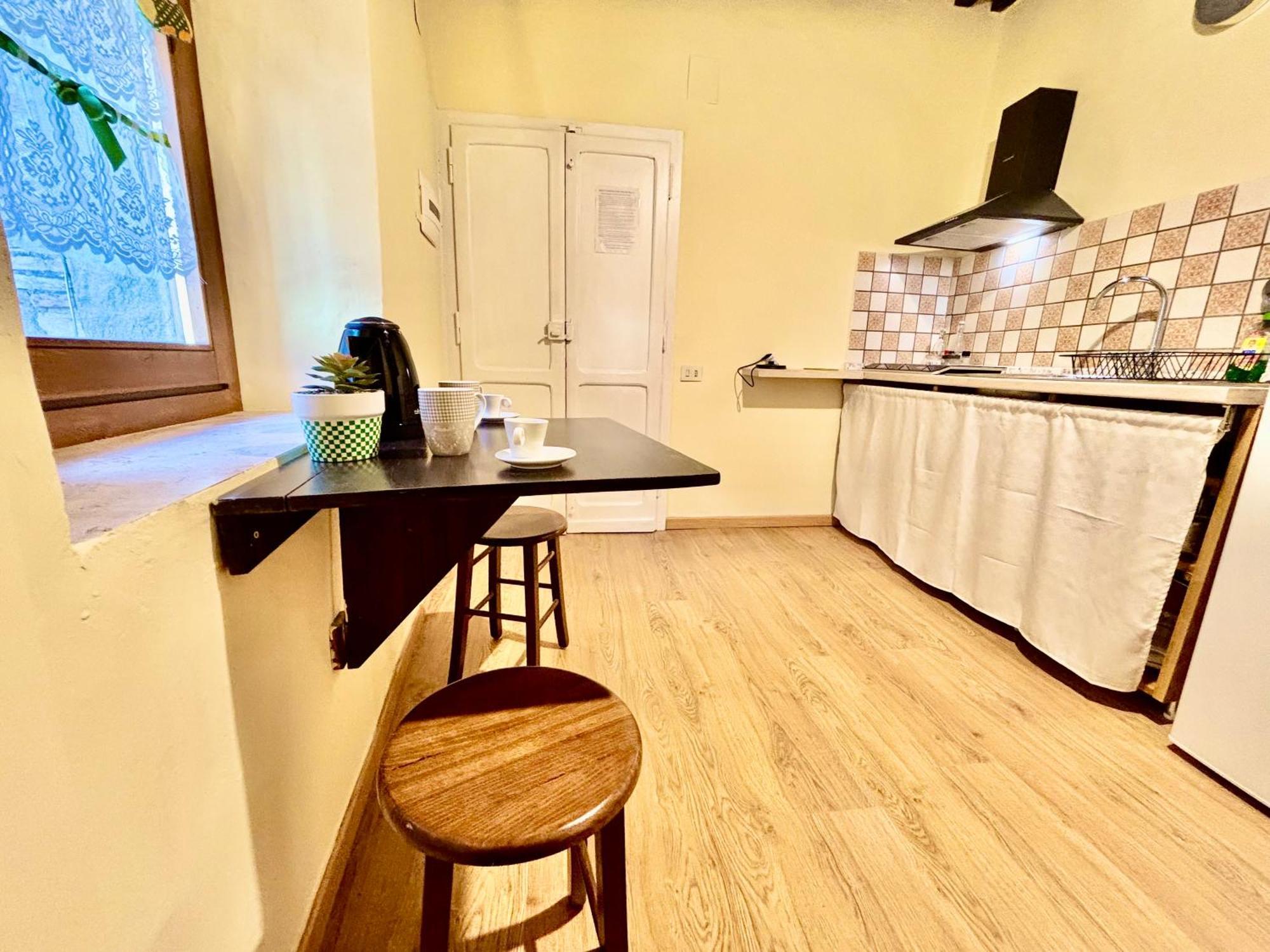 Red House Apartment Губио Екстериор снимка