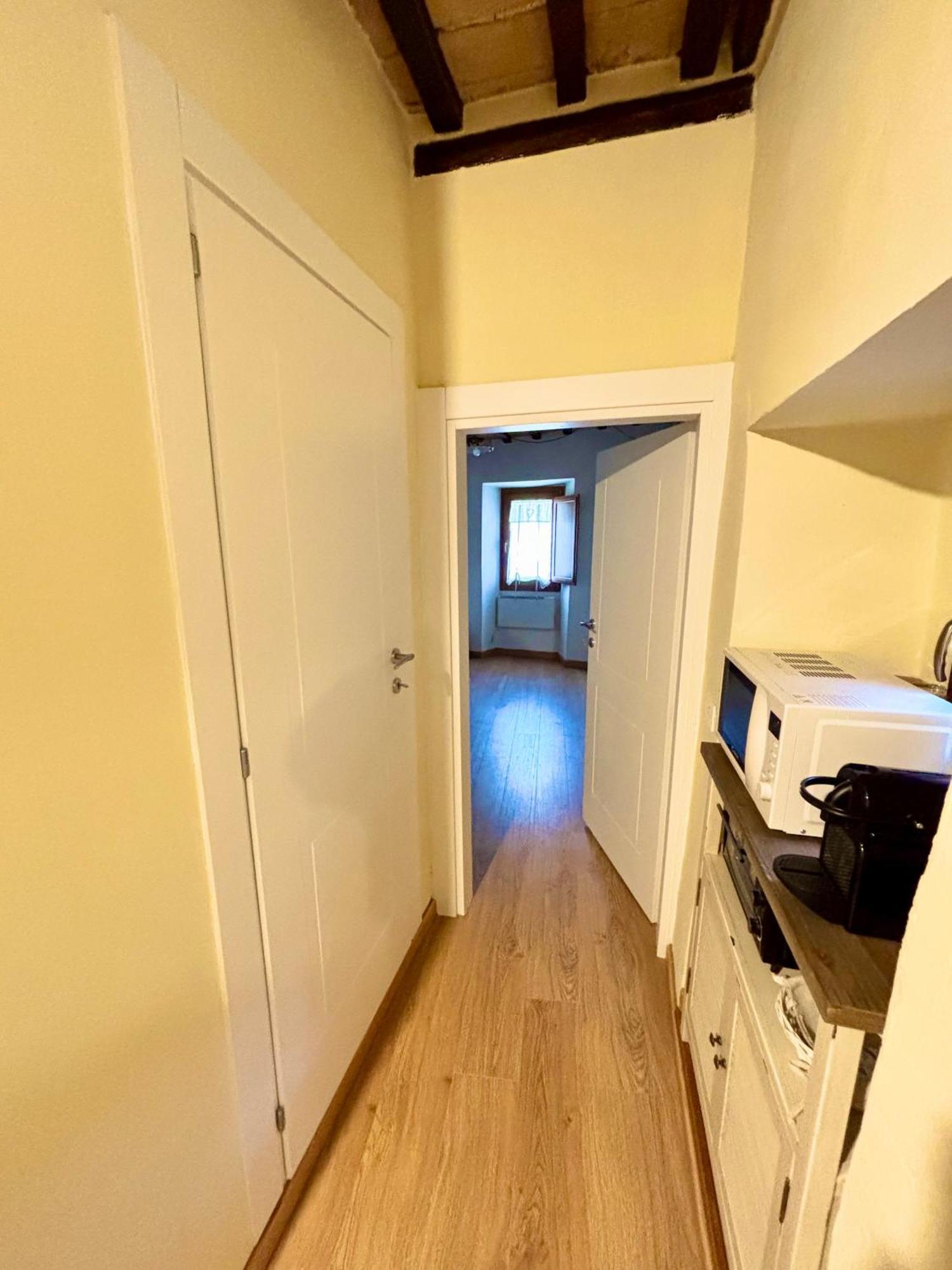 Red House Apartment Губио Екстериор снимка